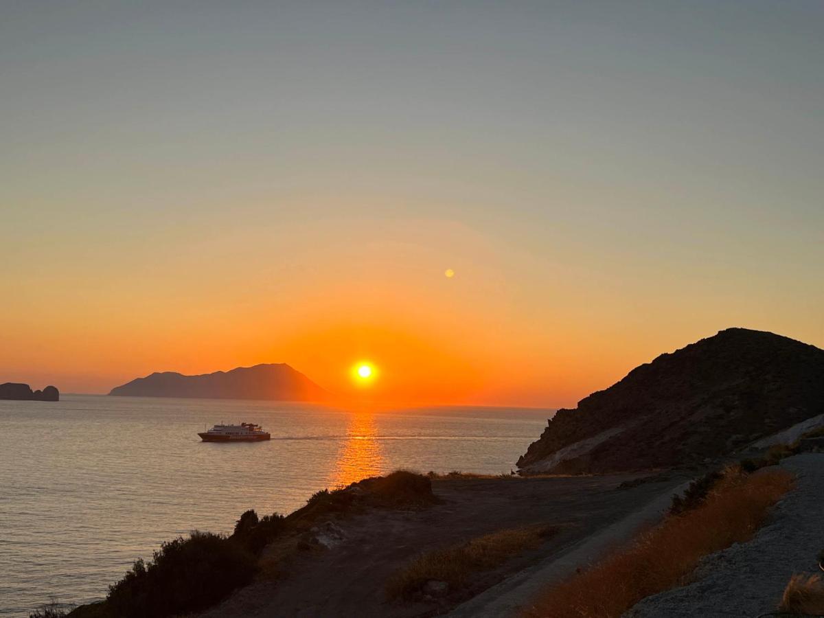 Echoes Milos Plaka  ภายนอก รูปภาพ